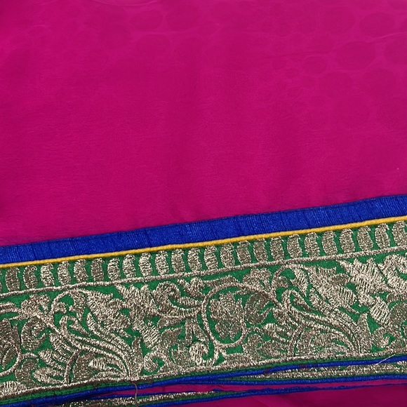 Hot pink saree - Picture 2 of 5